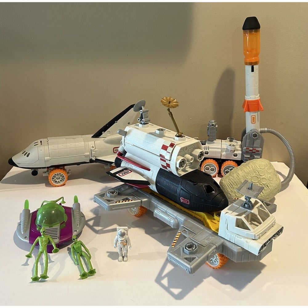 Vintage Matchbox MBX Mega Rig Space Shuttle Aliens UFO Play Set Incomplete